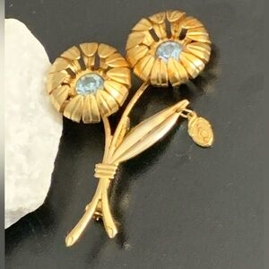 Rare Coro Pegasus Gold Leaf Setting Floral Brooch Aqua Blue Rhinestones